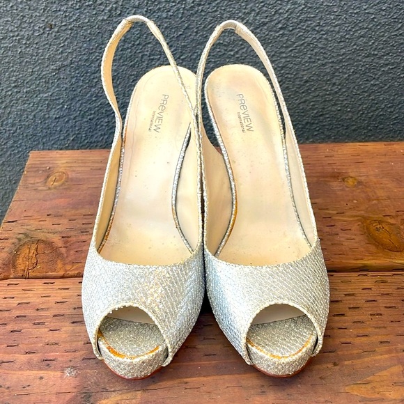 PREVIEW INTERNATIONAL SILVER METALLIC DRESSY HIGH HEELS - Picture 4 of 9